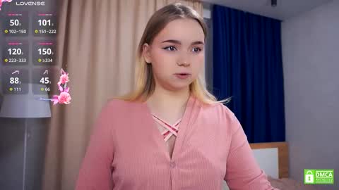 Hello everyone Im Lora Its my first day Were going to have fun together online show from 01/12/26, 05:12