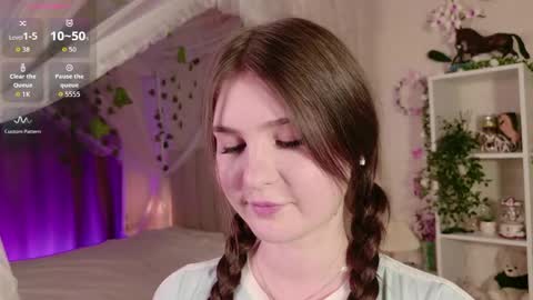Nicole Moore online show from 05/19/26, 03:07