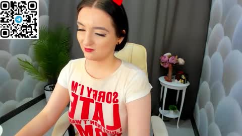 Lesley online show from 11/15/25, 05:27