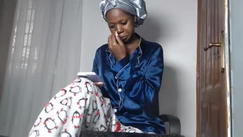 leslie online show from 12/23/25, 06:22