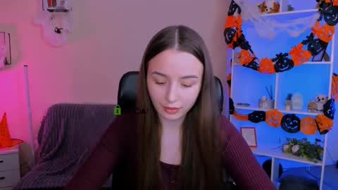 Snapshot of leslie_bird chatting on 11/01/25, 10:28 leslie_bird online show from 11/01/25, 10:28