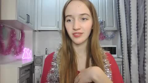 Snapshot of leslie_my_lovee chatting on 12/22/24, 10:58 LESLIE online show from 12/22/24, 10:58