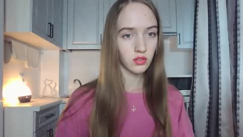 Snapshot of leslie_my_lovee chatting on 10/05/25, 01:20 LESLIE online show from 10/05/25, 01:20