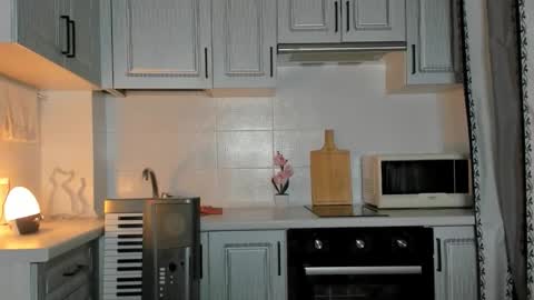 Snapshot of leslie_my_lovee chatting on 10/14/25, 08:20 LESLIE online show from 10/14/25, 08:20