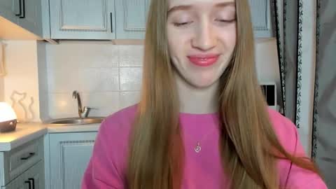 Snapshot of leslie_my_lovee chatting on 10/24/25, 08:38 LESLIE online show from 10/24/25, 08:38