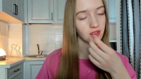 Snapshot of leslie_my_lovee chatting on 11/07/25, 10:15 LESLIE online show from 11/07/25, 10:15