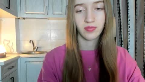 Snapshot of leslie_my_lovee chatting on 11/18/25, 08:24 LESLIE online show from 11/18/25, 08:24