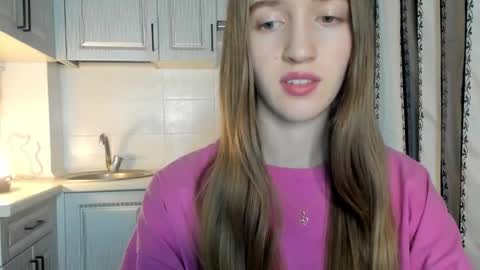 Snapshot of leslie_my_lovee chatting on 11/21/25, 06:28 LESLIE online show from 11/21/25, 06:28