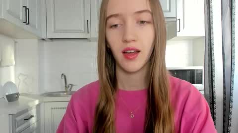 Snapshot of leslie_my_lovee chatting on 11/23/25, 08:03 LESLIE online show from 11/23/25, 08:03