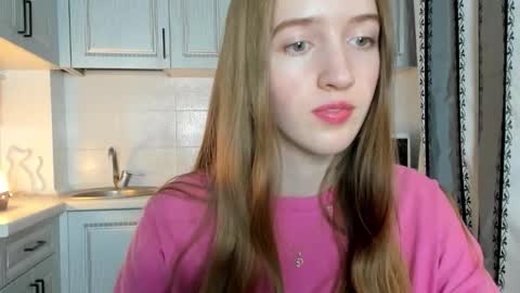 Snapshot of leslie_my_lovee chatting on 11/26/25, 04:19 LESLIE online show from 11/26/25, 04:19