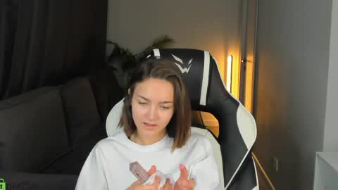 Leslie online show from 05/31/26, 01:03