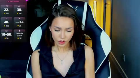 Leslie online show from 06/08/26, 01:28