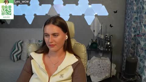 LeslieKorfs online show from 09/18/25, 08:33