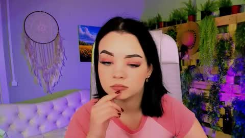 Snapshot of leslierowe chatting on 10/18/25, 05:25 LeslieRowe online show from 10/18/25, 05:25