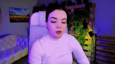 Snapshot of leslierowe chatting on 10/25/25, 04:46 LeslieRowe online show from 10/25/25, 04:46