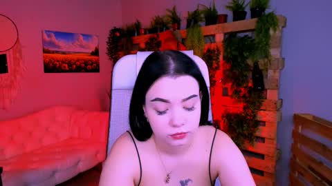 Snapshot of leslierowe chatting on 11/02/25, 01:46 LeslieRowe online show from 11/02/25, 01:46