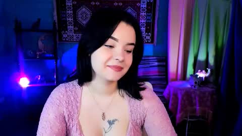 Snapshot of leslierowe chatting on 11/21/25, 01:21 LeslieRowe online show from 11/21/25, 01:21