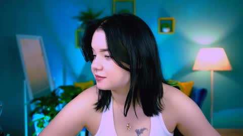 Snapshot of leslierowe chatting on 12/03/25, 06:06 LeslieRowe online show from 12/03/25, 06:06