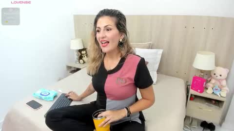 Lesly Santodomingo online show from 01/14/26, 11:05