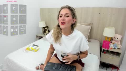 Lesly Santodomingo online show from 02/01/26, 12:26