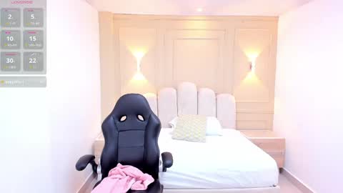   online show from 05/19/26, 07:42
