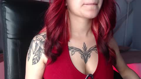 Snapshot of lessboobs_gh chatting on 01/20/25, 11:56 Less online show from 01/20/25, 11:56