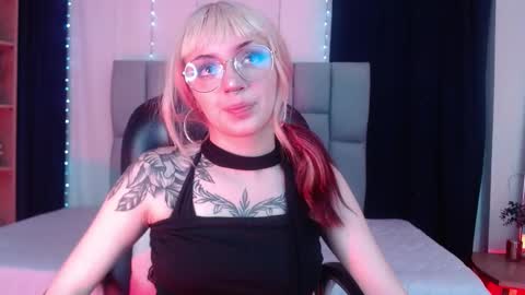 Snapshot of lessboobs_gh chatting on 02/02/25, 11:08 Less online show from 02/02/25, 11:08