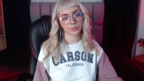 Snapshot of lessboobs_gh chatting on 02/25/25, 11:41 Less online show from 02/25/25, 11:41