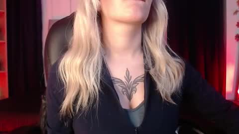 Snapshot of lessboobs_gh chatting on 03/12/25, 06:00 Less online show from 03/12/25, 06:00