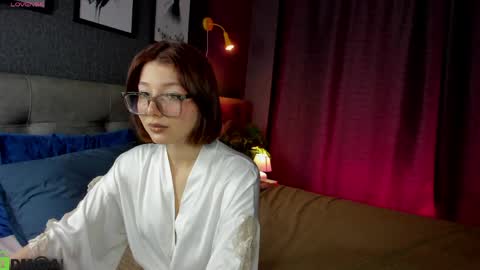 Lessi online show from 04/05/26, 01:03