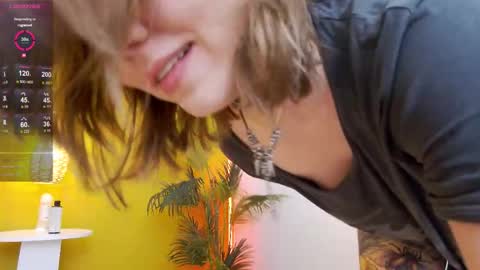 Lessy online show from 10/10/25, 02:54