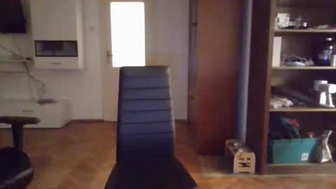 Snapshot of lestaro chatting on 09/15/25, 10:21 neoglo online show from 09/15/25, 10:21