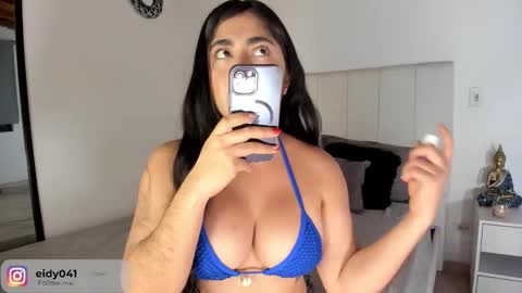 Snapshot of leticiaroldan chatting on 10/26/25, 12:49 Leticia online show from 10/26/25, 12:49