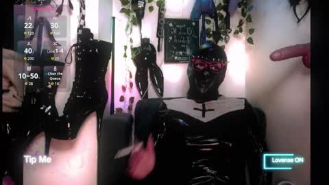 Julian Mask online show from 10/18/25, 11:11