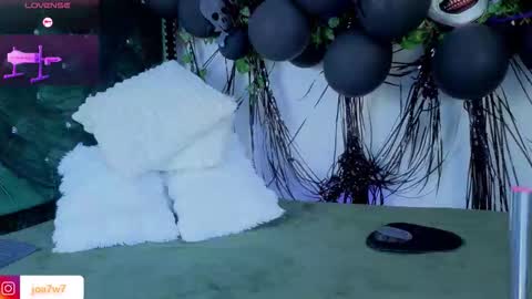 Levi  online show from 10/31/25, 02:29