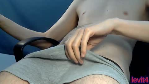 Snapshot of levit4 chatting on 10/15/25, 12:49 levit4 online show from 10/15/25, 12:49