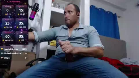 Snapshot of lewislamxxx chatting on 12/27/24, 10:05 Lewis online show from 12/27/24, 10:05