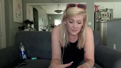 Lexi online show from 11/06/25, 07:15