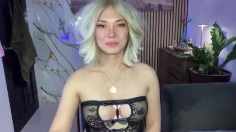 Snapshot of lexiesmith_ chatting on 10/23/25, 12:43 lexiesmith_ online show from 10/23/25, 12:43