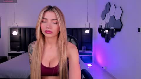 Lexie  online show from 05/13/26, 07:55