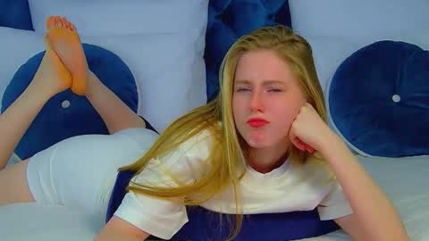 Lexi online show from 10/03/25, 06:21