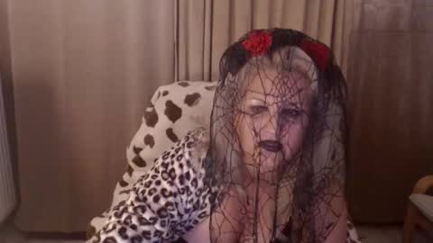 Snapshot of lexxa_blond chatting on 10/31/25, 11:06 Hannah online show from 10/31/25, 11:06