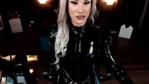 Snapshot of lexxymiss chatting on 02/09/25, 06:05 eva lexy you may call me Miss online show from 02/09/25, 06:05