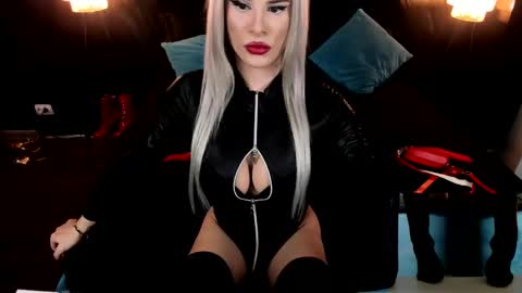 Snapshot of lexxymiss chatting on 02/17/25, 11:23 eva lexy you may call me Miss online show from 02/17/25, 11:23