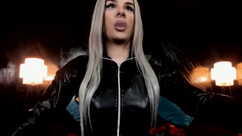 Snapshot of lexxymiss chatting on 03/06/25, 06:37 eva lexy you may call me Miss online show from 03/06/25, 06:37