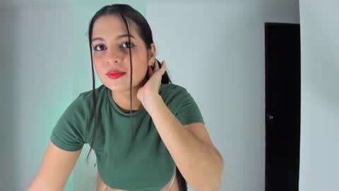 Leya online show from 03/18/26, 12:03