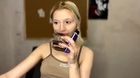 Leya online show from 11/16/25, 10:04