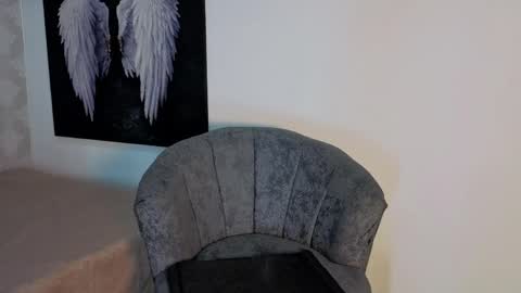 Snapshot of leyla_dikens chatting on 04/14/26, 12:33 Leyla online show from 04/14/26, 12:33