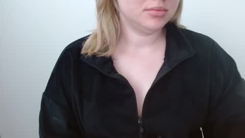 Leyla online show from 05/19/26, 05:25