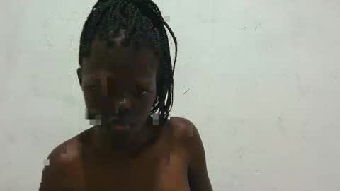 laylani69 online show from 05/18/26, 06:47